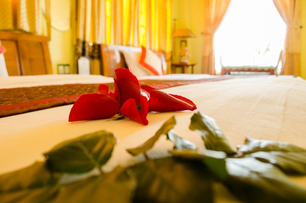 Nhu Phu Hotel Hue Bagian luar foto