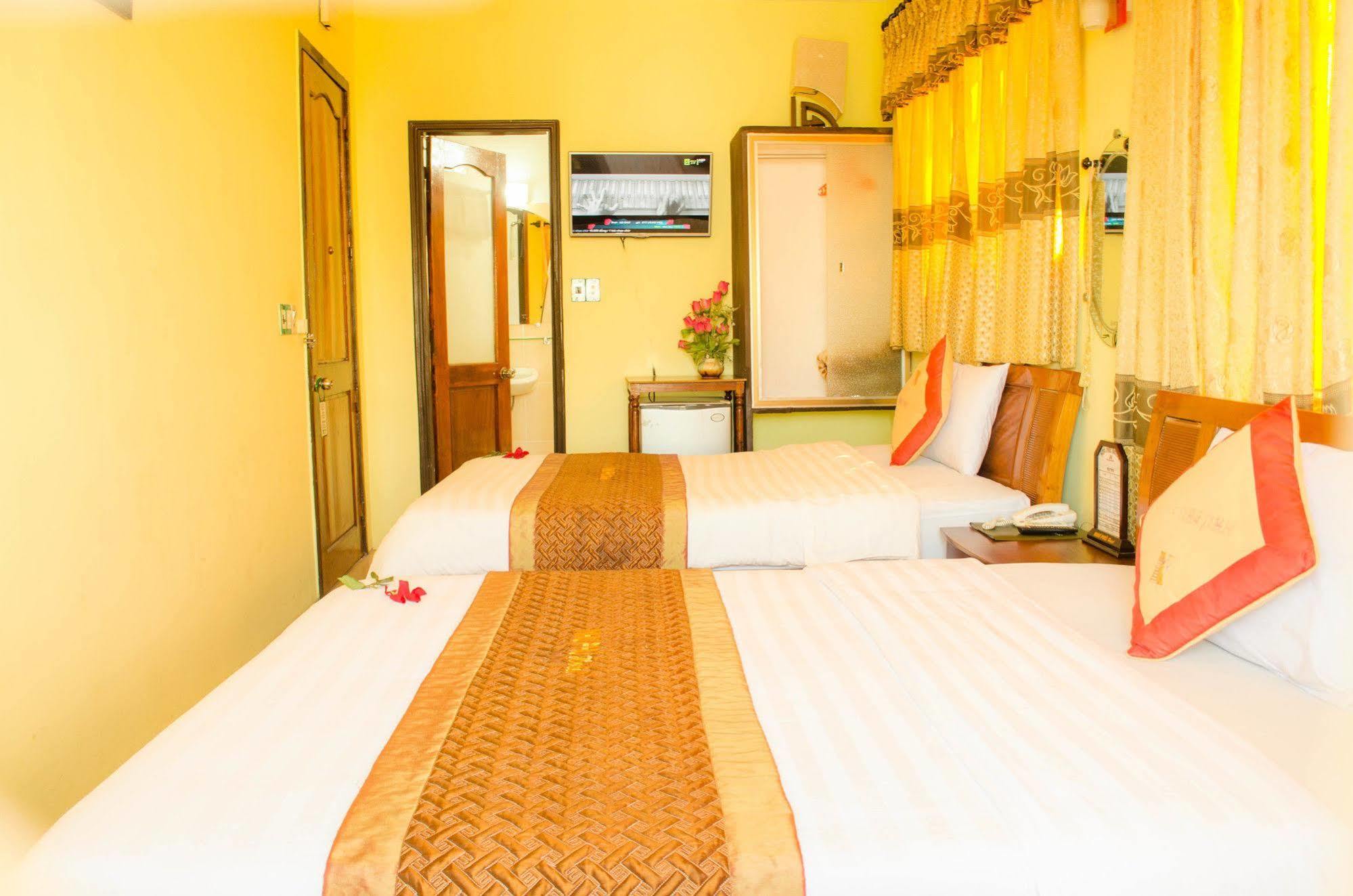 Nhu Phu Hotel Hue Bagian luar foto