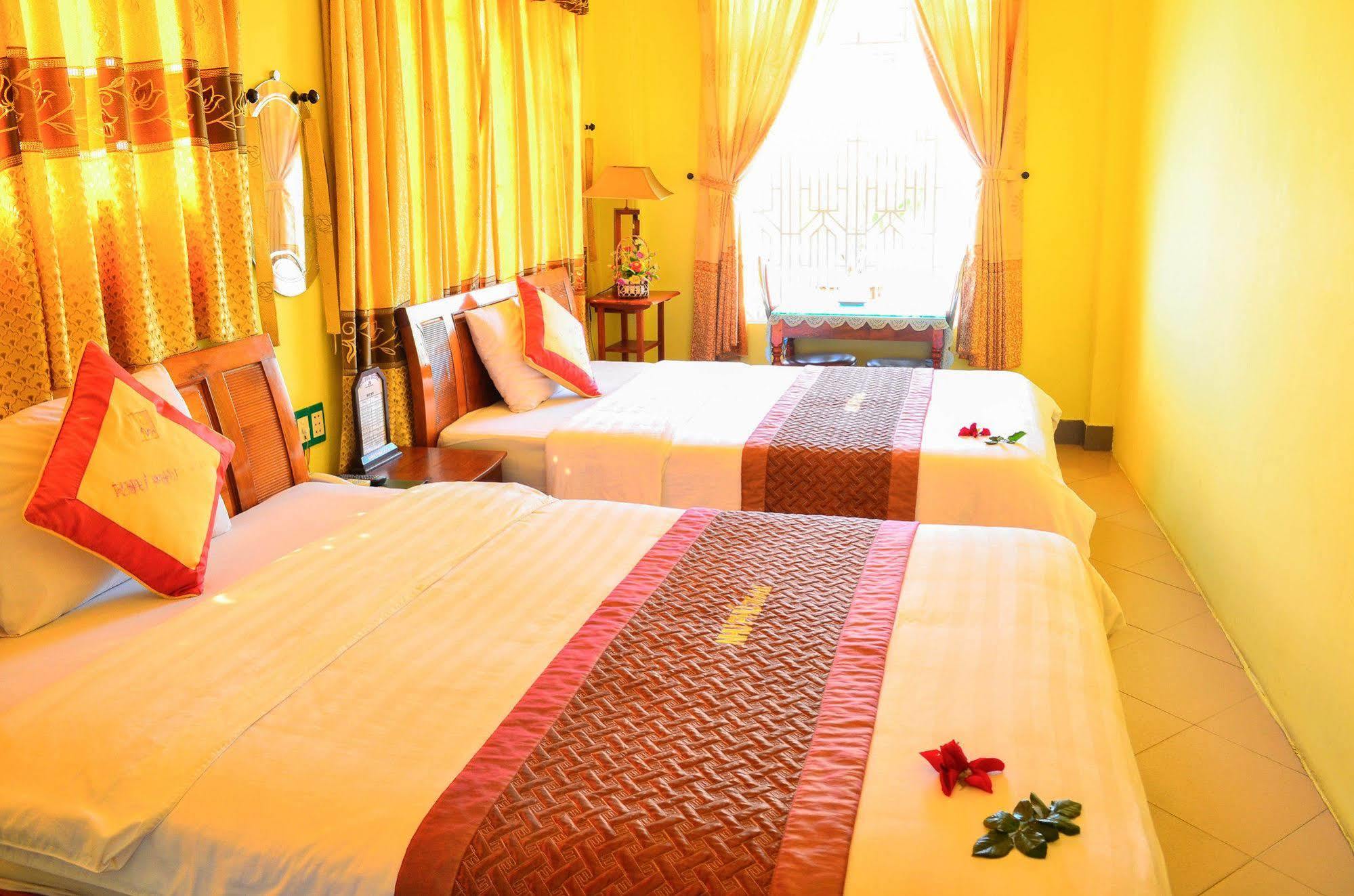 Nhu Phu Hotel Hue Bagian luar foto