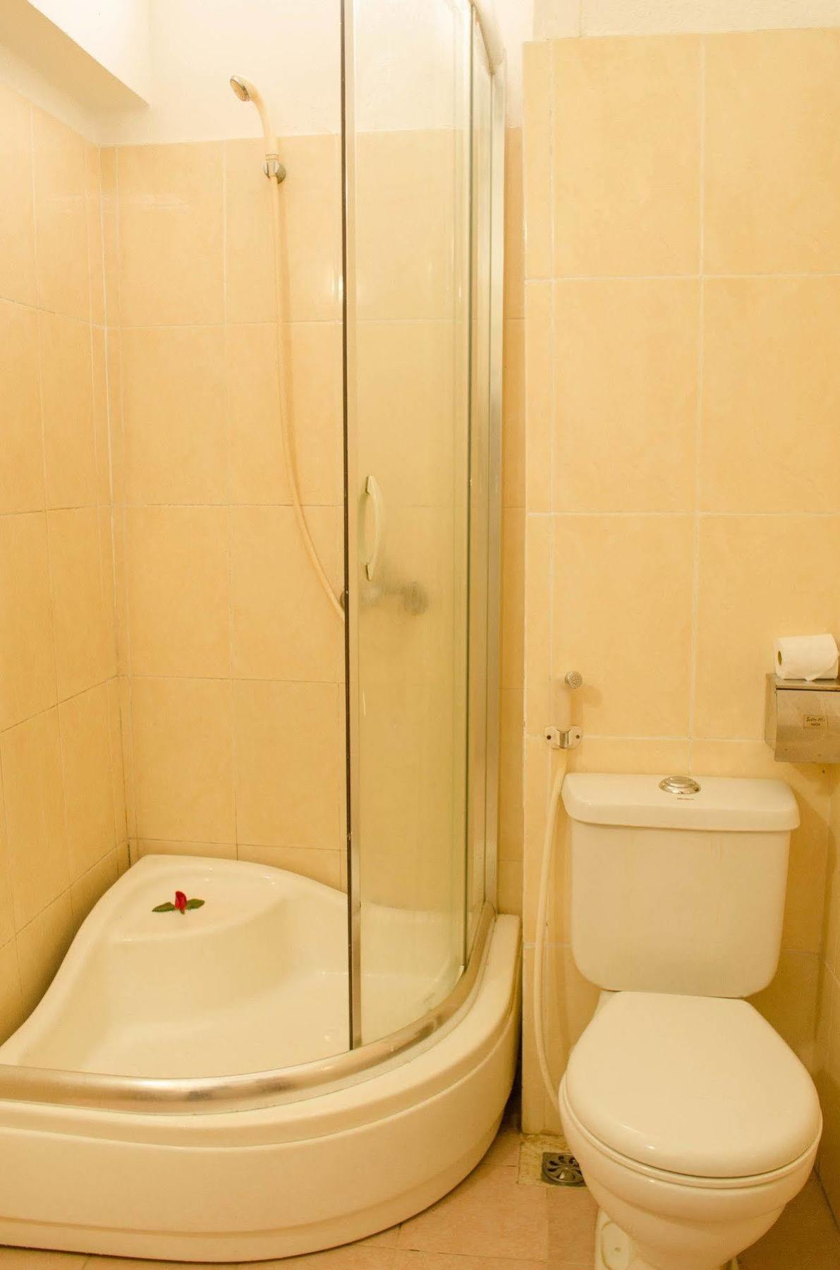 Nhu Phu Hotel Hue Bagian luar foto